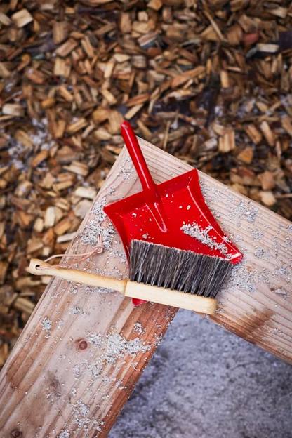 Hand brush and dustpan set